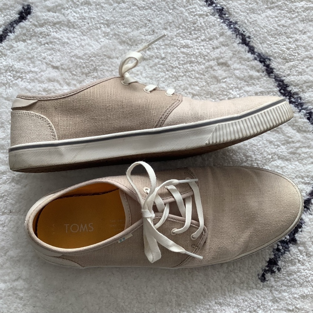 Men’s Toms Carlo Sneaker size 9.5 in beige